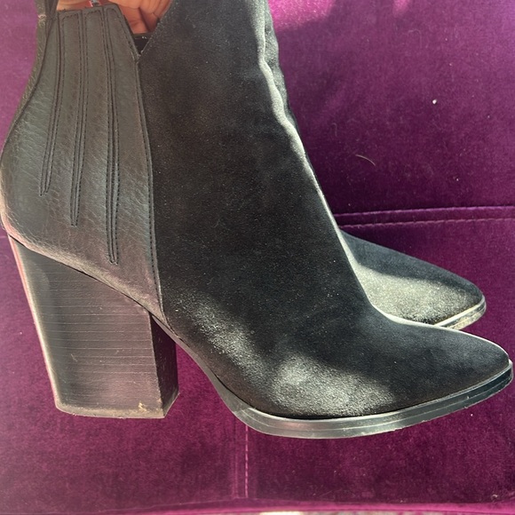 Guess ankle bootie - Picture 3 of 3